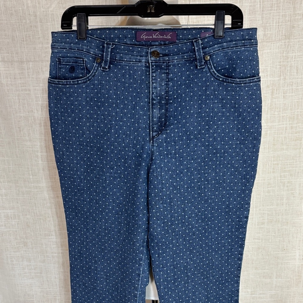 NWOT Gloria Vanderbilt “Amanda” straight-leg jeans - polka dots!
